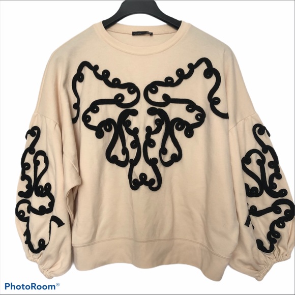 Zara Tops - Zara cream colored sweat shirt with black ribbon
